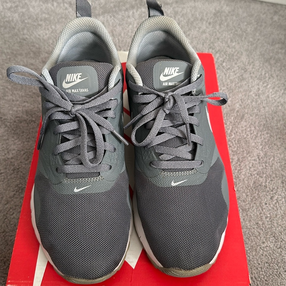 NIKE AIR MAX TAVAS GREY (4.5Y or 6.5 women) - Picture 7 of 11
